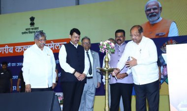 Hon’ble PM Shri Narendra Modi interacts with beneficiaries of public welfare scheme