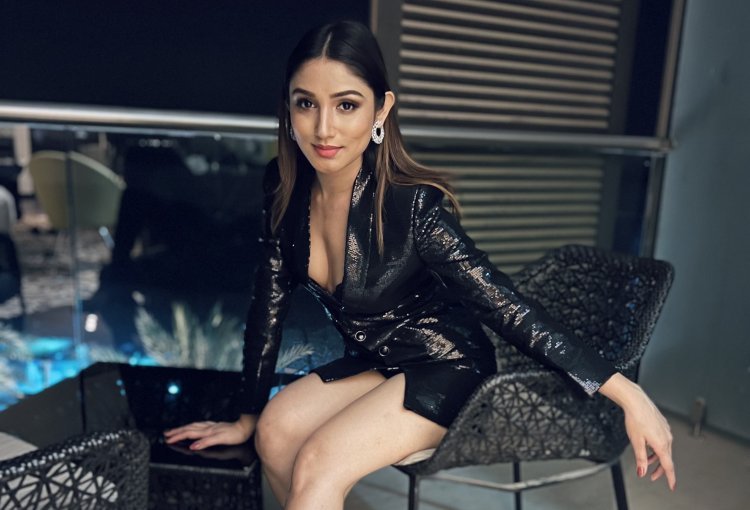 Actress Donal Bisht looks like a dream at IIFA 2022, Stunned the green carpet with her sizzling look