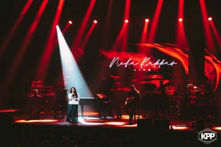 Neha Kakkar Performing Live in Orlando, FL on Her Full U.S. Tour. Photo by: Pelusopix and Kash Patel Productions 