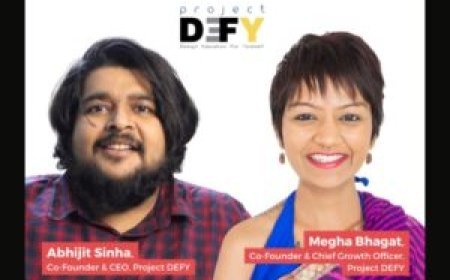 Megha Bhagat and Abhijit Sinha receive the Rex Karmaveer Chakra Award for their audacious work in the field of alternative education at Project DEFY