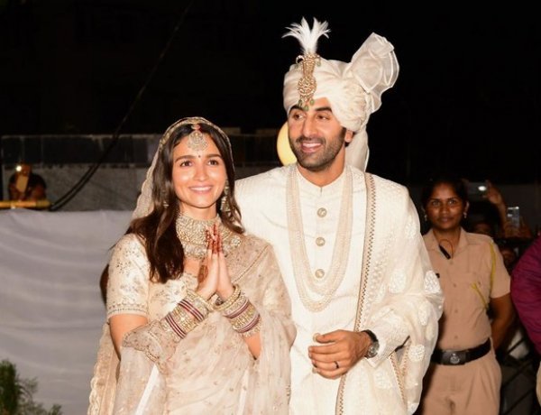 Alia Bhatt and Ranbir Kapoor confirmed their pregnancy and shared a hospital visit photo