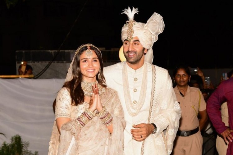 Alia Bhatt and Ranbir Kapoor confirmed their pregnancy and shared a hospital visit photo