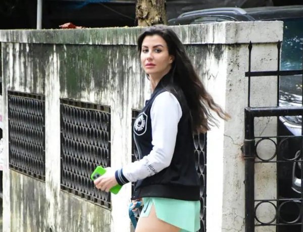 Giorgia Andriani looks stunning in super hot shorts as she takes her dog for a walk