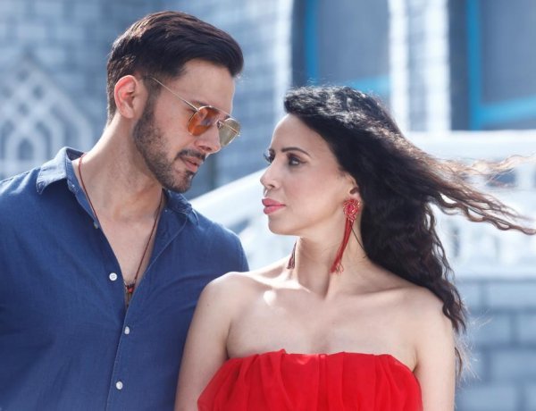Rajniesh Duggal & Rozlyn Khan’ love ballad ‘Aa Bhi Jaa’ teaser is out 