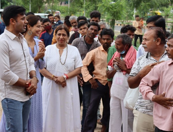 Birthday celebration of Sangram Singh with needy patients' relatives in Ahemdabad