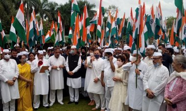 Congressmen marched without permission: Priyanka said - will not talk about politics today