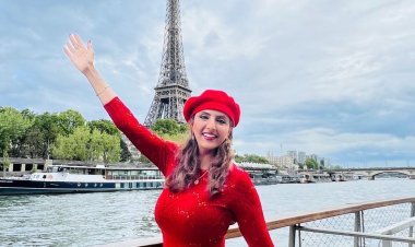 Jyoti Saxena drops bombshell pictures from her vacation at the Eiffel Tower, Paris