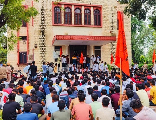 Students vandalized outside Vice Chancellor's secretariat in RU