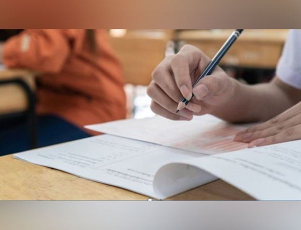 Teachers attacked education officers in Pakistan
