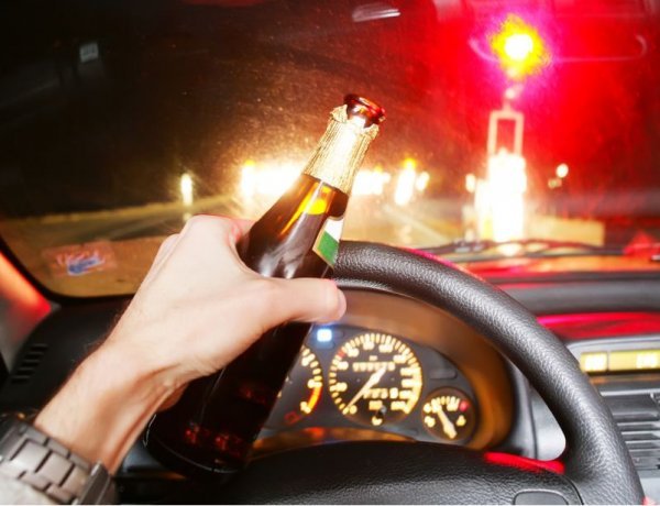 Ruckus in the restaurant of drunken men and women in Jaipur