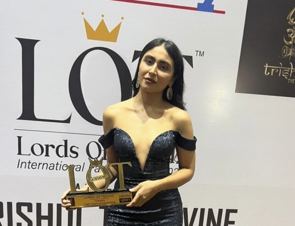 Actress Katie Iqbal bags Best Actress on OTT Female at the Lords of Trendz Midday Awards