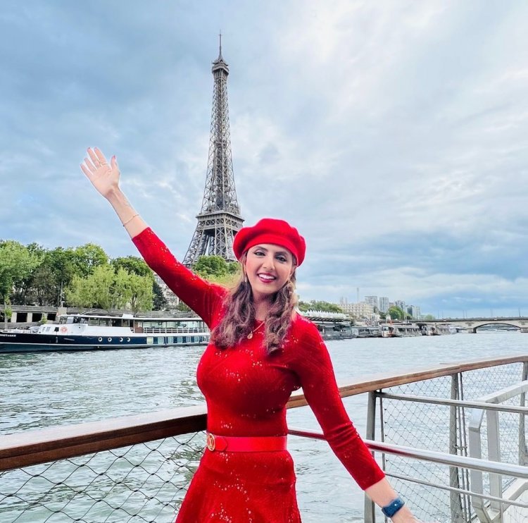 Jyoti Saxena drops bombshell pictures from her vacation at the Eiffel Tower, Paris