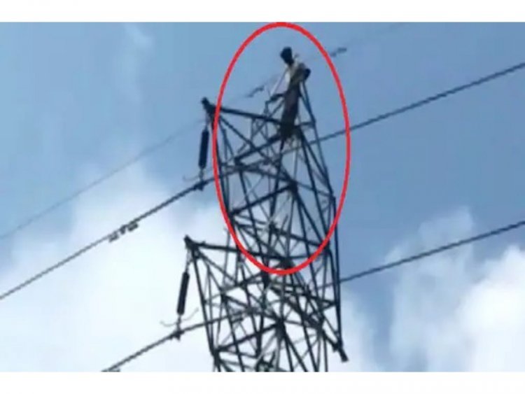 Youth climbed on 440 volt high-tension tower