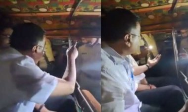 Gujarat Police stopped Kejriwal from sitting in auto