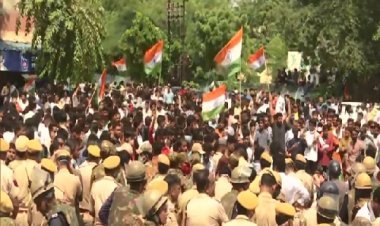 Unemployed rally in Jaipur in support of police