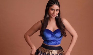 Warina Arrives On Garba Ground From The Sets Of GOT, Whats Cooking Check Now