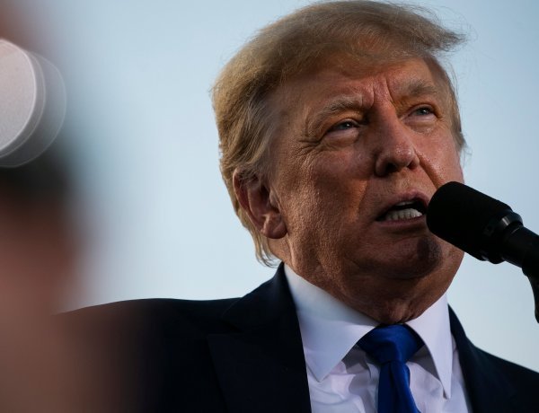 Trump's party leaders share fake news: 1.7 million tweets containing false news