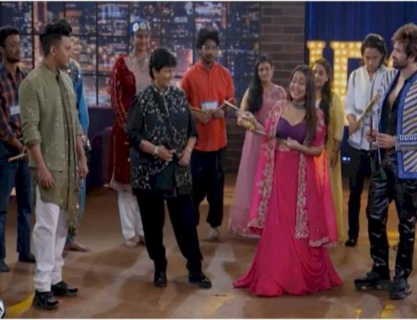 Neha Kakkar And Falguni Pathak Were Seen Together In The Midst Of Catfight, Danced On Stage