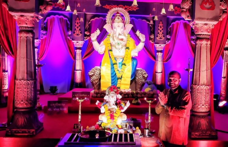 Ganeshotsav of 'Swapnakshay Mitra Mandal' wonderfully depicting social issues