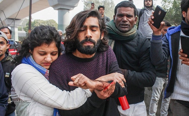 Two student groups clash in Jamia University: One student injured in firing