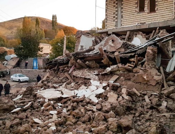 Earthquake in Iran, over 500 injured: more than 12 villages affected