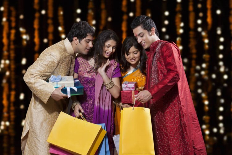 Make smart shopping this Diwali: Don't waste money on discounts