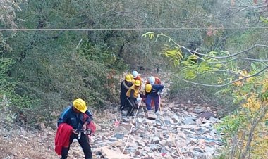Scorpio car fell 500 feet below Nahargarh hill