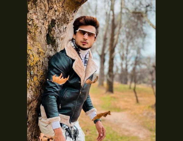 Abraz Khan, curator, entertainer, social media influencer and now an Entrepreneur, crosses the 4M mark on Insta