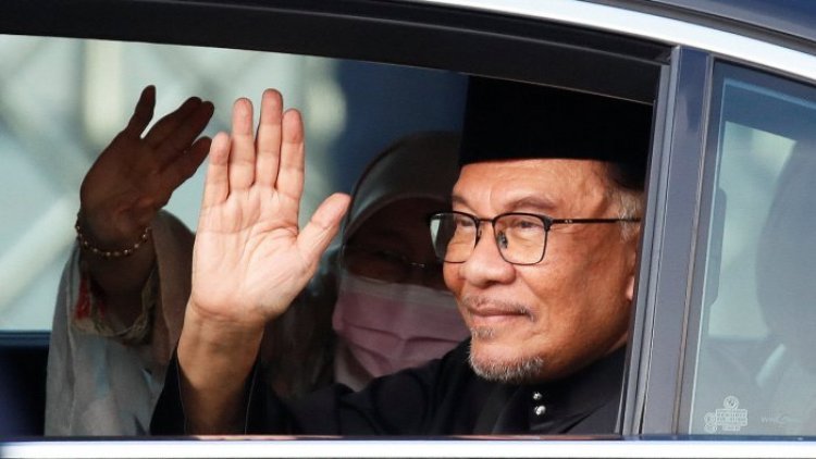 Anwar Ibrahim becomes the new Prime Minister of Malaysia: has been jailed for sodomy and corruption