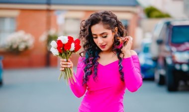 Shweta Mehta was spotted roaming the streets of Australia in a pink outfit