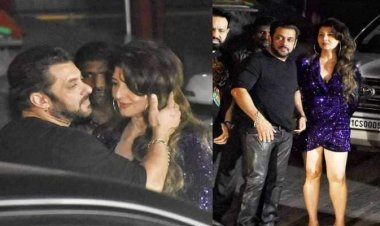 Sangeeta Bijlani receives a kiss from Salman Khan on the head