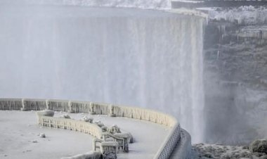 Niagara Falls deposited in America snow storm; Temperature less than zero degrees