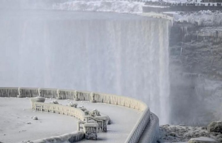 Niagara Falls deposited in America snow storm; Temperature less than zero degrees