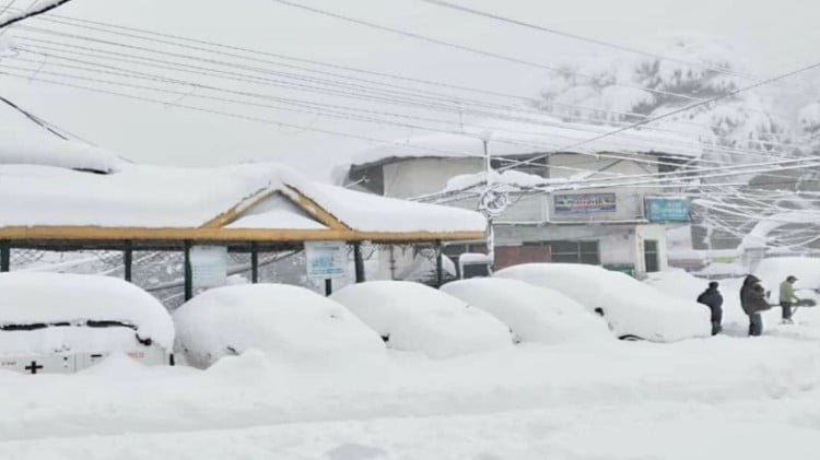 Snowfall in the mountains increased the cold on the new year