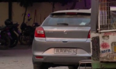 Boys in the car dragged the girl for 4 KM: Bloody dead body lying on the road in Delhi