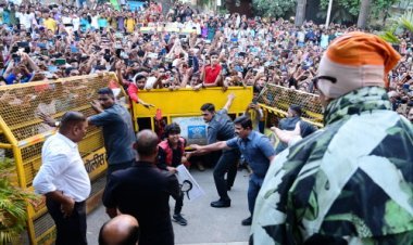 Big B looked super fit even at the age of 80: met fans outside the bungalow