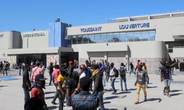 Rebel policemen attack PM's house in Haiti: Roads blocked, airport surrounded