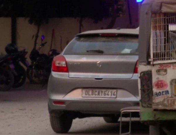 Boys in the car dragged the girl for 4 KM: Bloody dead body lying on the road in Delhi