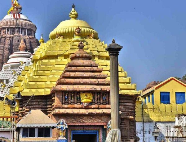 In Jagannathpuri, the rats gnawed the clothes of God