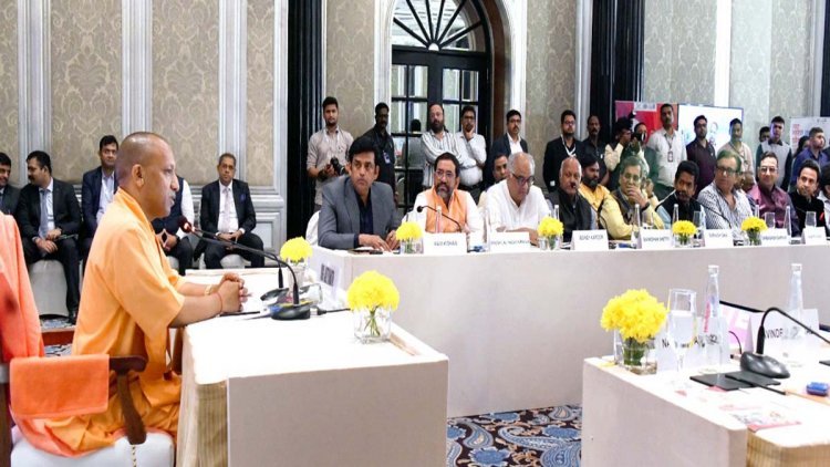 In Mumbai, Yogi Adityanath met Bollywood celebrities. This was the schedule