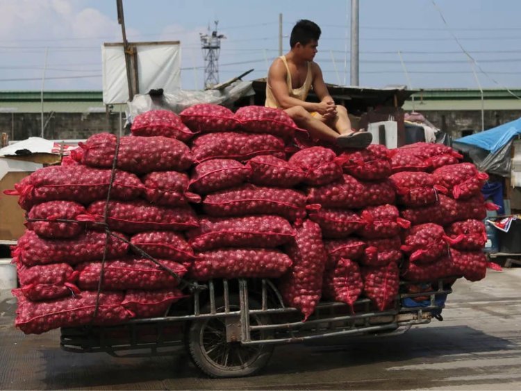 Onions are three times more expensive than chicken in the Philippines: 1 kg costs Rs 900