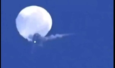 Over the Atlantic Ocean, US fighter jets shoot down a Chinese balloon