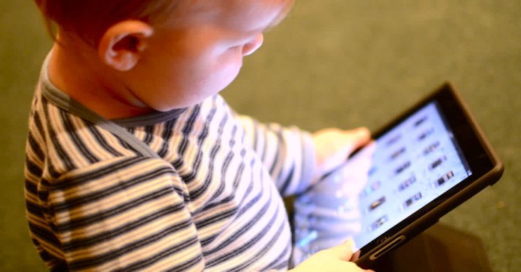 Handing over mobile to pacify children is harmful, concentration decreases at an early age