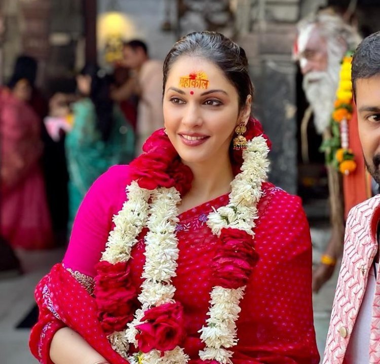Actress Isha Koppikar Shares Pictures Celebrating Mahashivratri and Wishes Fans
