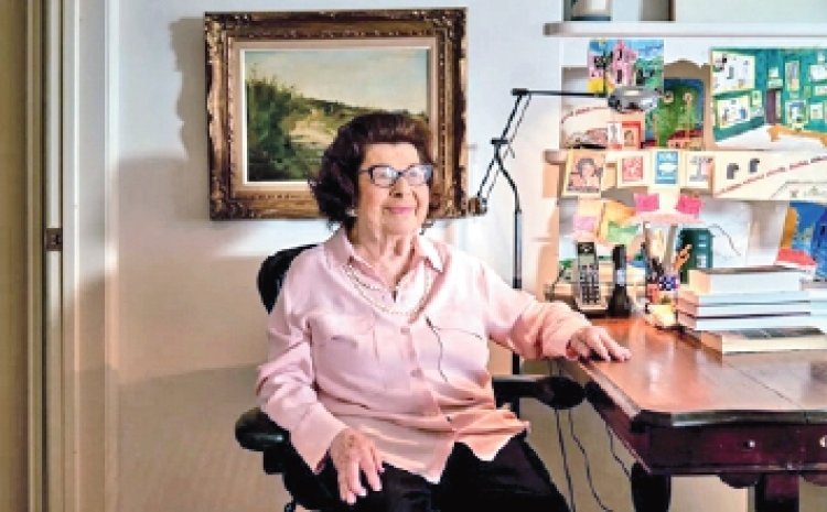 100 centurions gave tips to live a better life, don't get stuck in the past, be alert