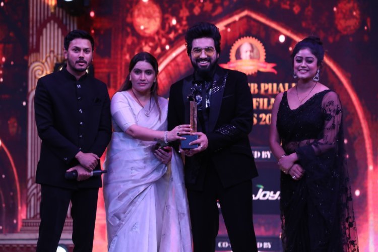 Sachet Tandon Wins Best Playback Singer-Male at Dadasaheb Phalke Awards for 'Maiyya Mainu'