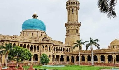 Oxford University Rich Institution But Teacher's Salary Very Low