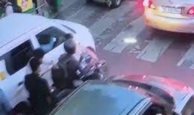 40 lakh stolen from a young man's bag standing on the signal