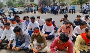 ABVP sang hymns for the wisdom of the police