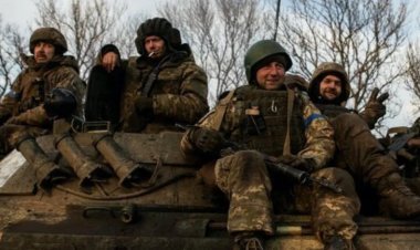 Ukrainian women in panic from civilians returning from war